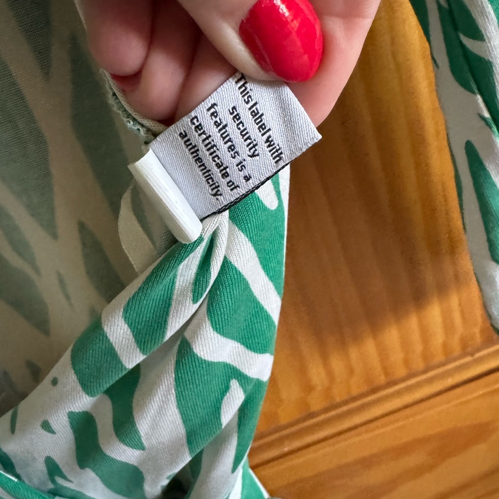 Diane von Furstenberg Silk Wrap Dress — Size 0 - Picture 5 of 9